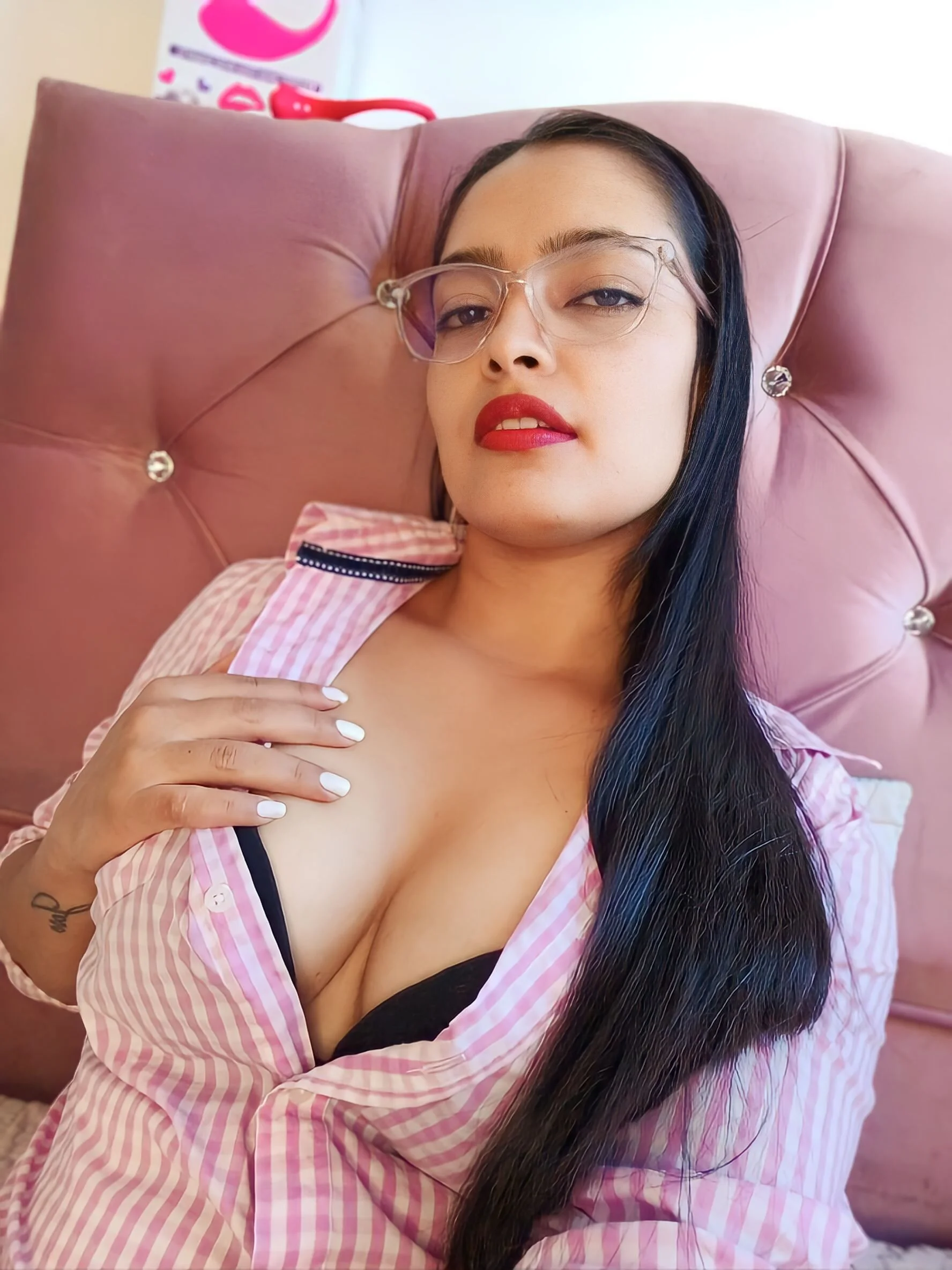 XXX Porn Photo of Nude quenn-squirtanal 4