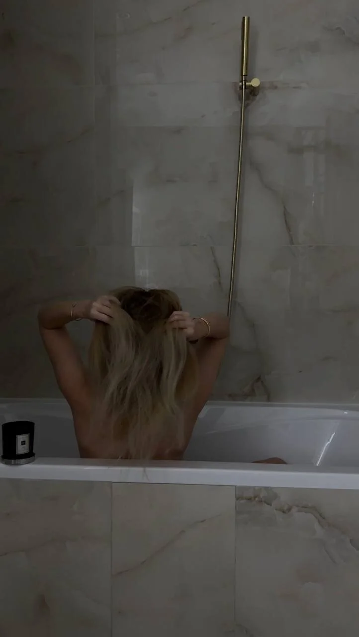 XXX Porn Photo of Nude StrangerGi 2