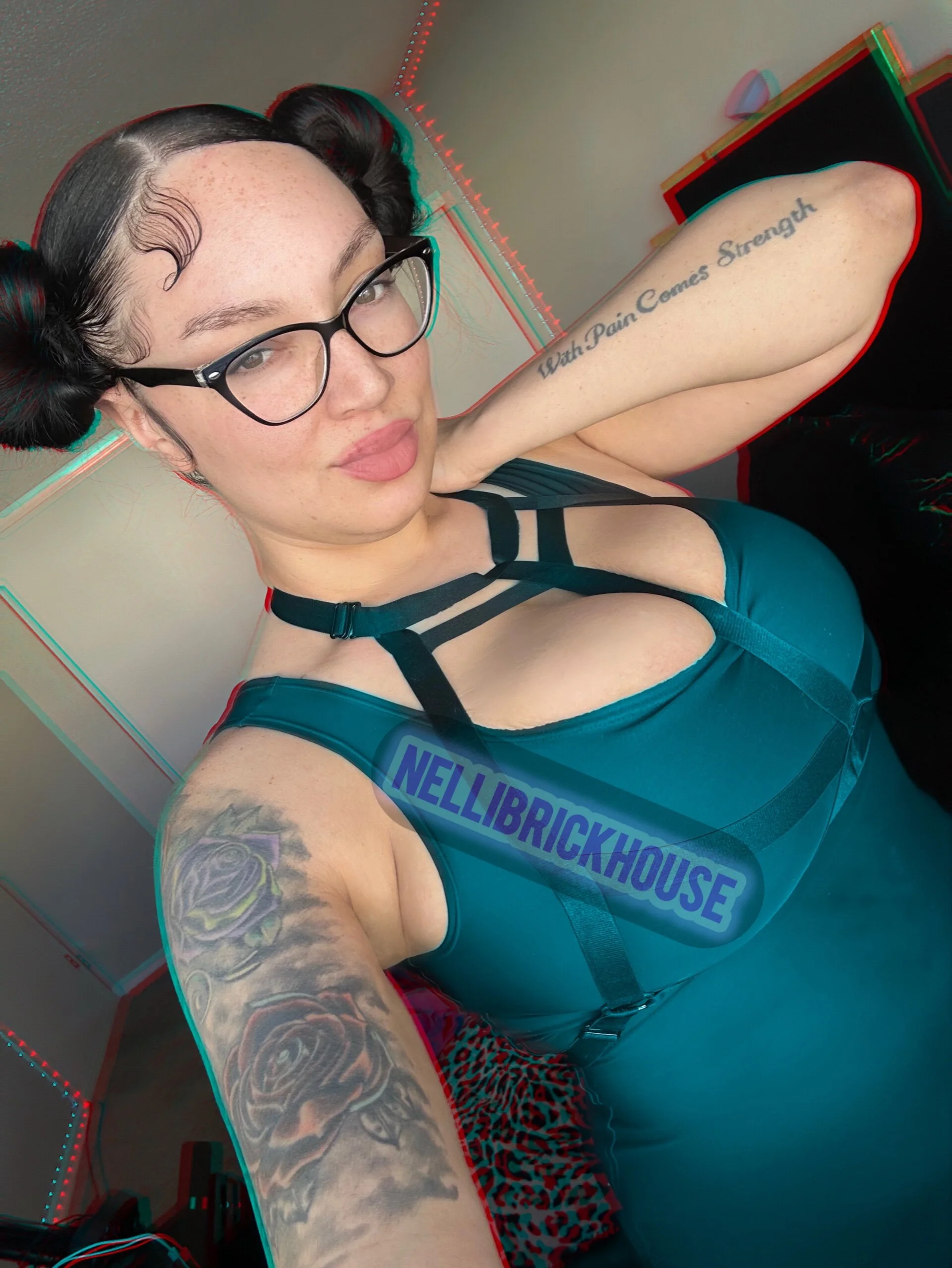 XXX Porn Photo of Nude Nelli_Brickhouse 1