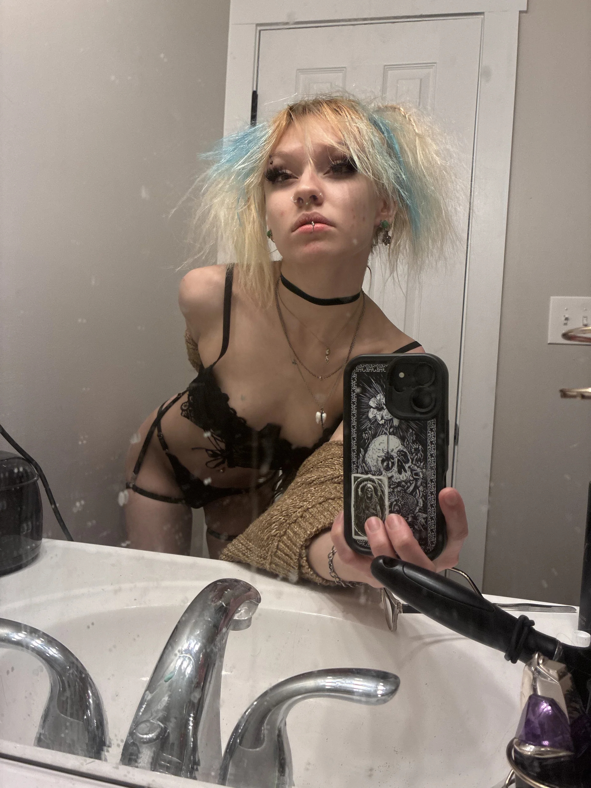 XXX Porn Photo of Nude simplyobsessedwher 1