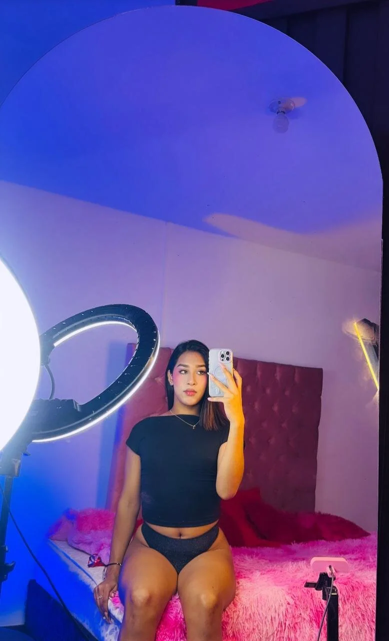 XXX Porn Photo of Nude Bella_Blossom_ 1
