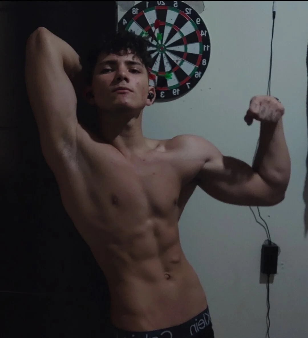 XXX Porn Photo of Nude james_scott18 7