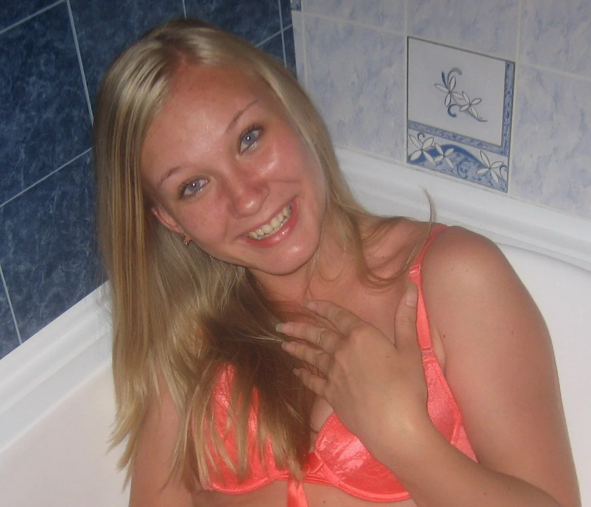 XXX Porn Photo of Nude PrettyHairyBlonde 16