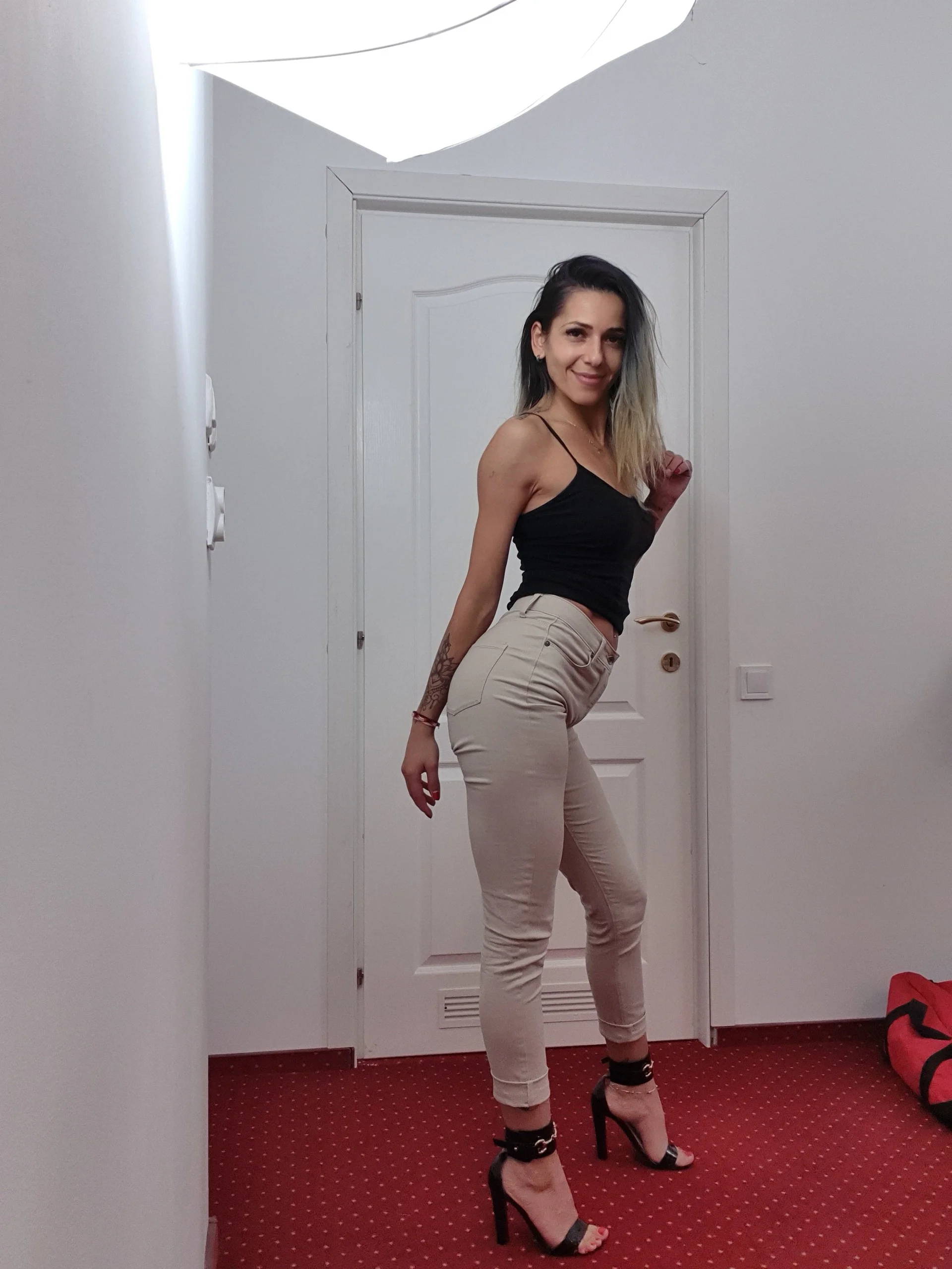 XXX Porn Photo of Nude PlayfulShow 143