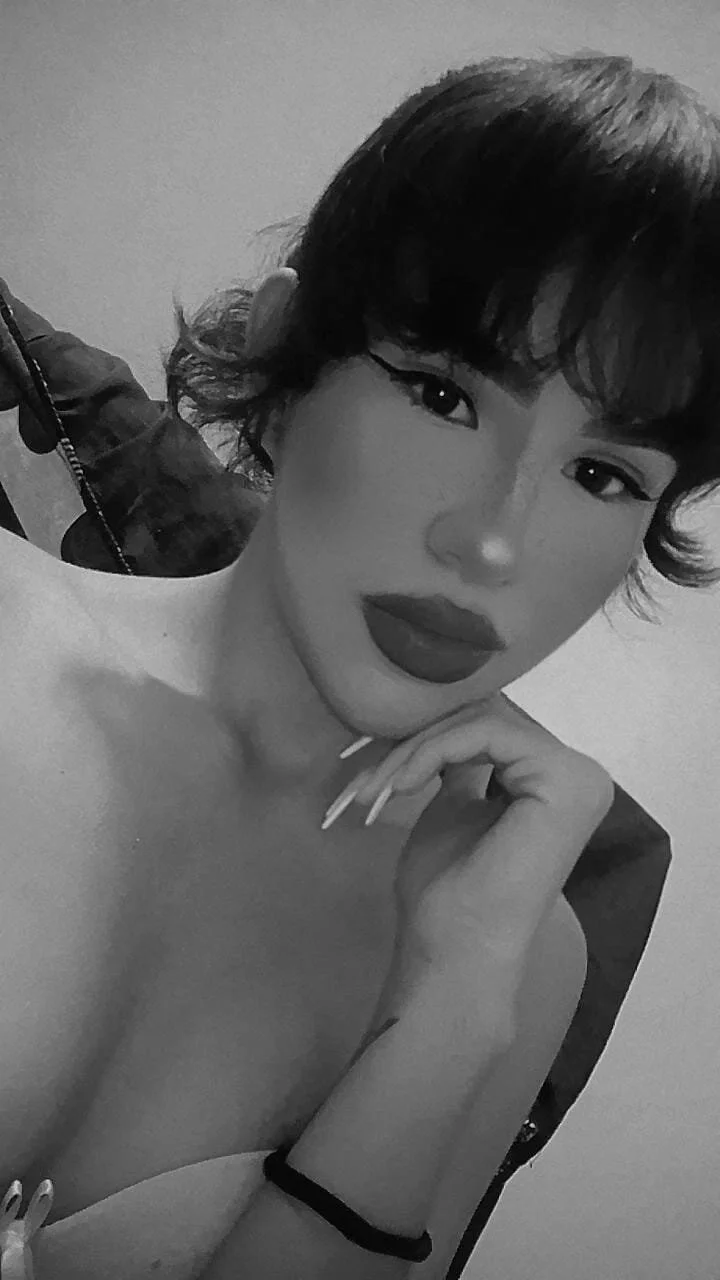 XXX Porn Photo of Nude Selena_squirt77 4