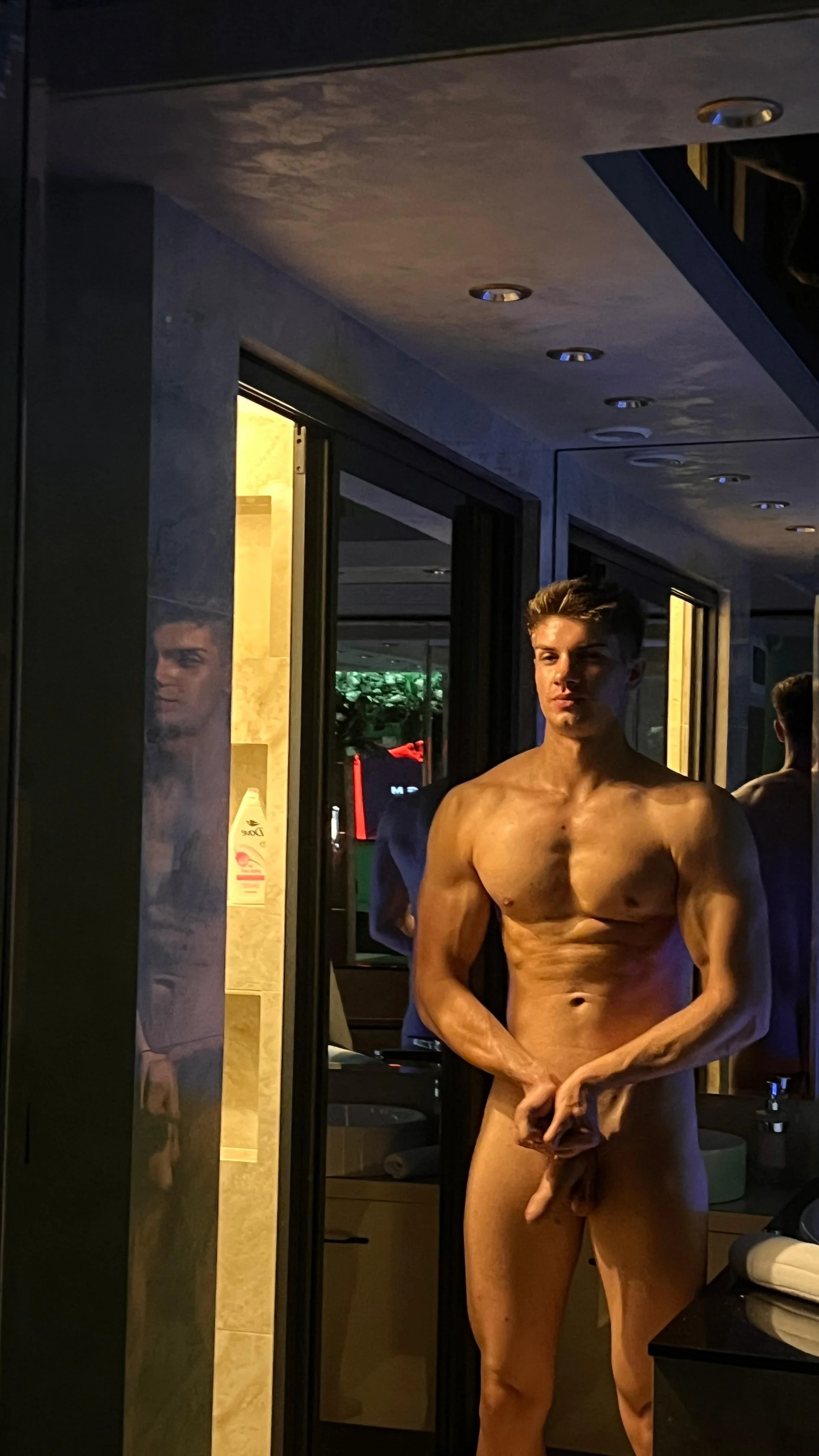 XXX Porn Photo of Nude MaxKaiden 16