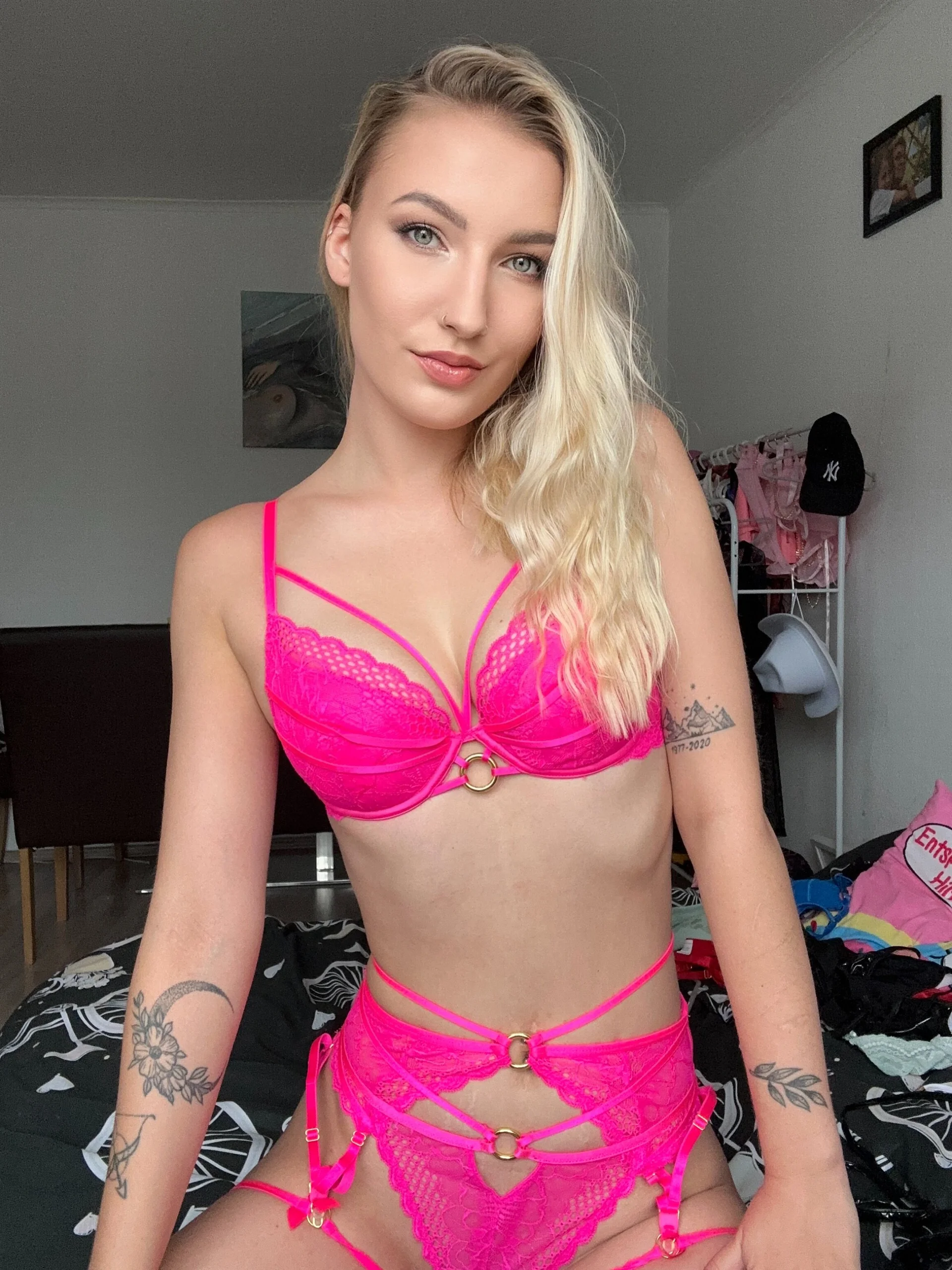 XXX Porn Photo of Nude NattieNatts 6