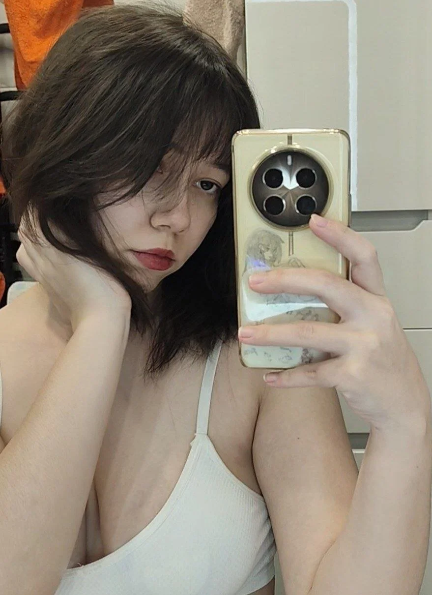 XXX Porn Photo of Nude PeachyMaolin 12