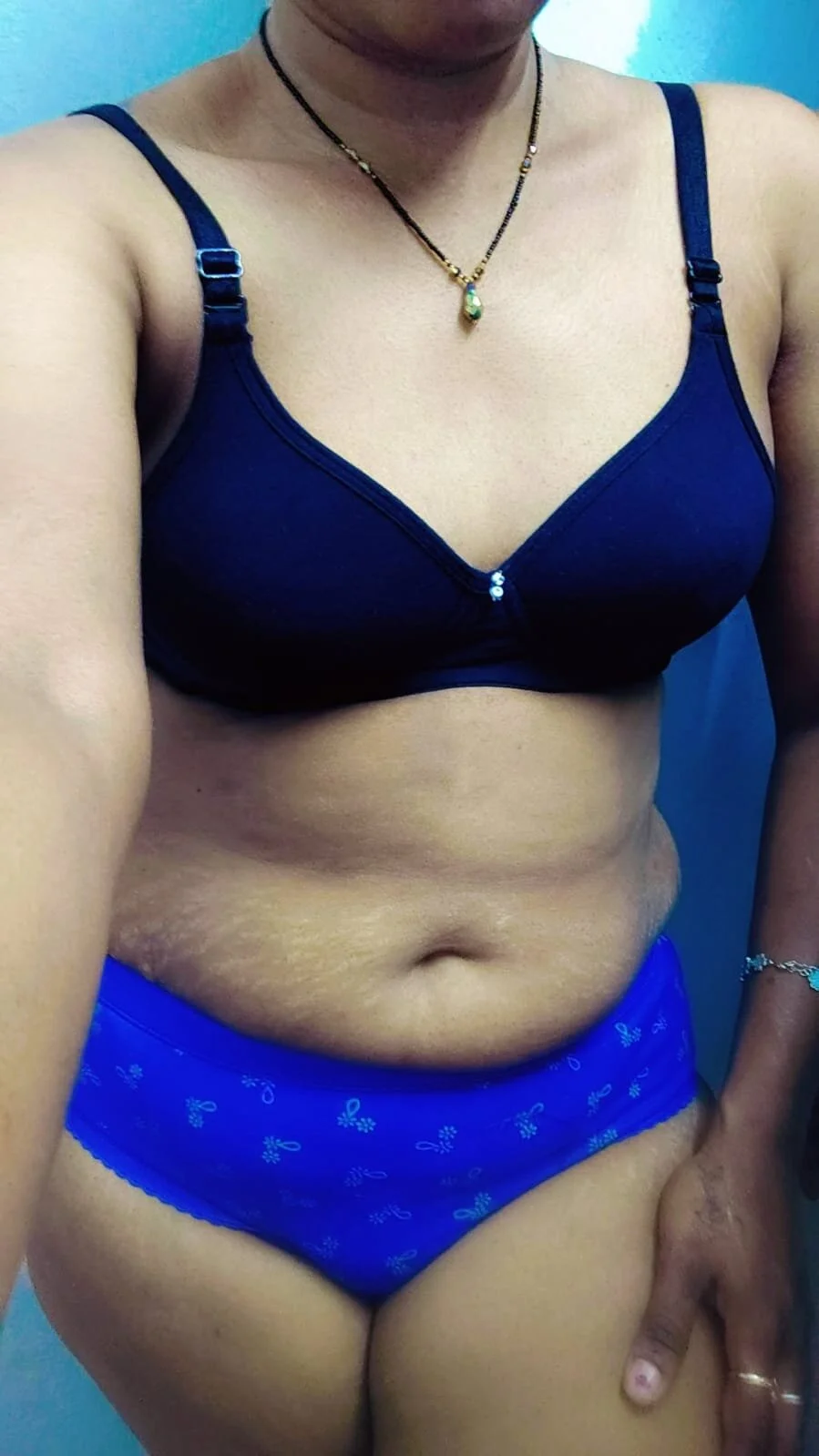 XXX Porn Photo of Nude tamil_Sigappu_Roja 4