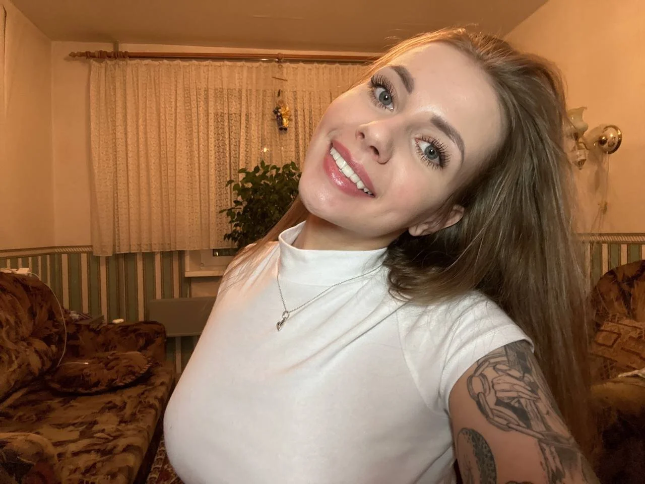 XXX Porn Photo of Nude Vikki_Cheese 21