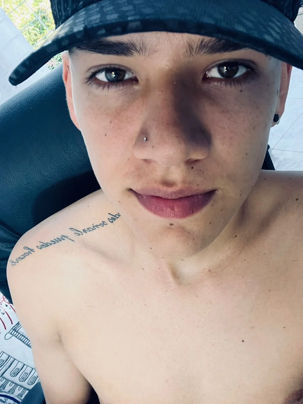 XXX Porn Photo of Nude maxthomson_boy 15