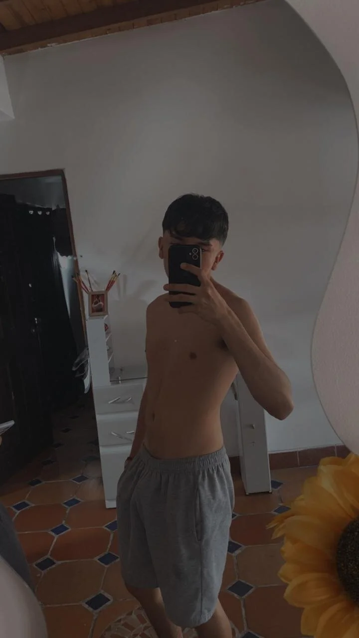 XXX Porn Photo of Nude benji_hoter 51