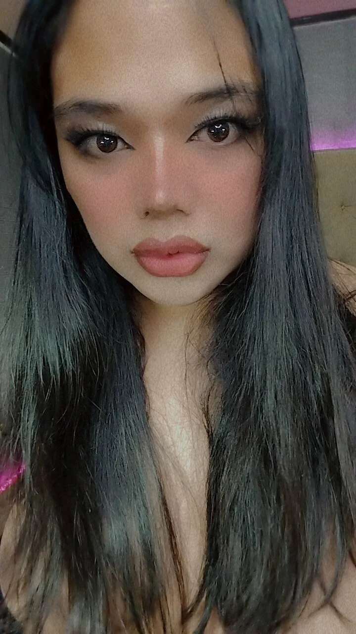 XXX Porn Photo of Nude 12InchSelfsuckerTs 7