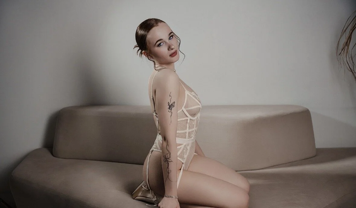 XXX Porn Photo of Nude Abigail_Forland 12
