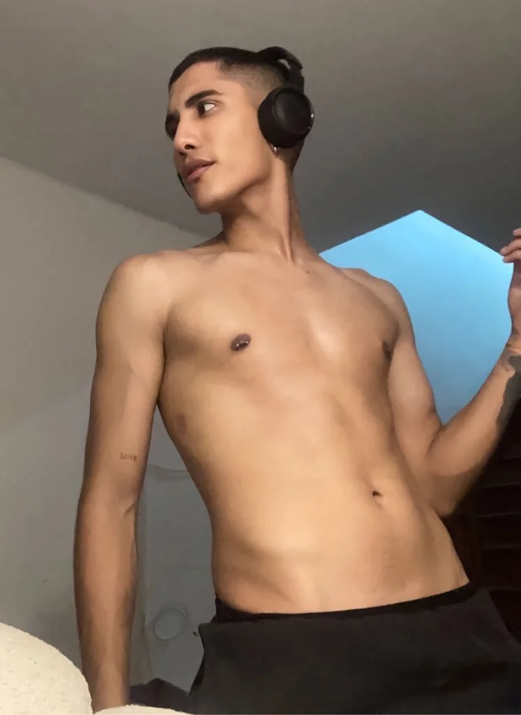XXX Porn Photo of Nude emilio_rivs 14