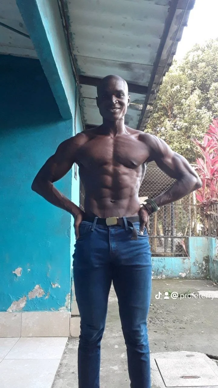 XXX Porn Photo of Nude Terrance_z 4