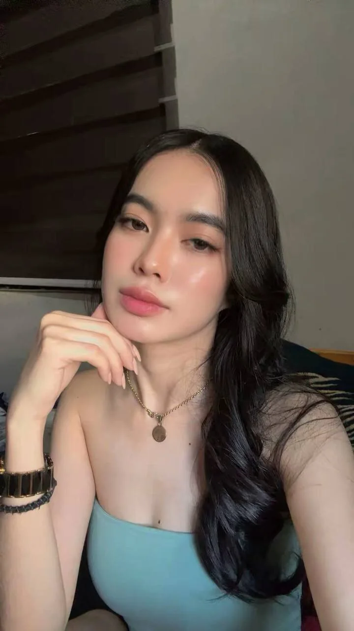 XXX Porn Photo of Nude DesireePerson 4