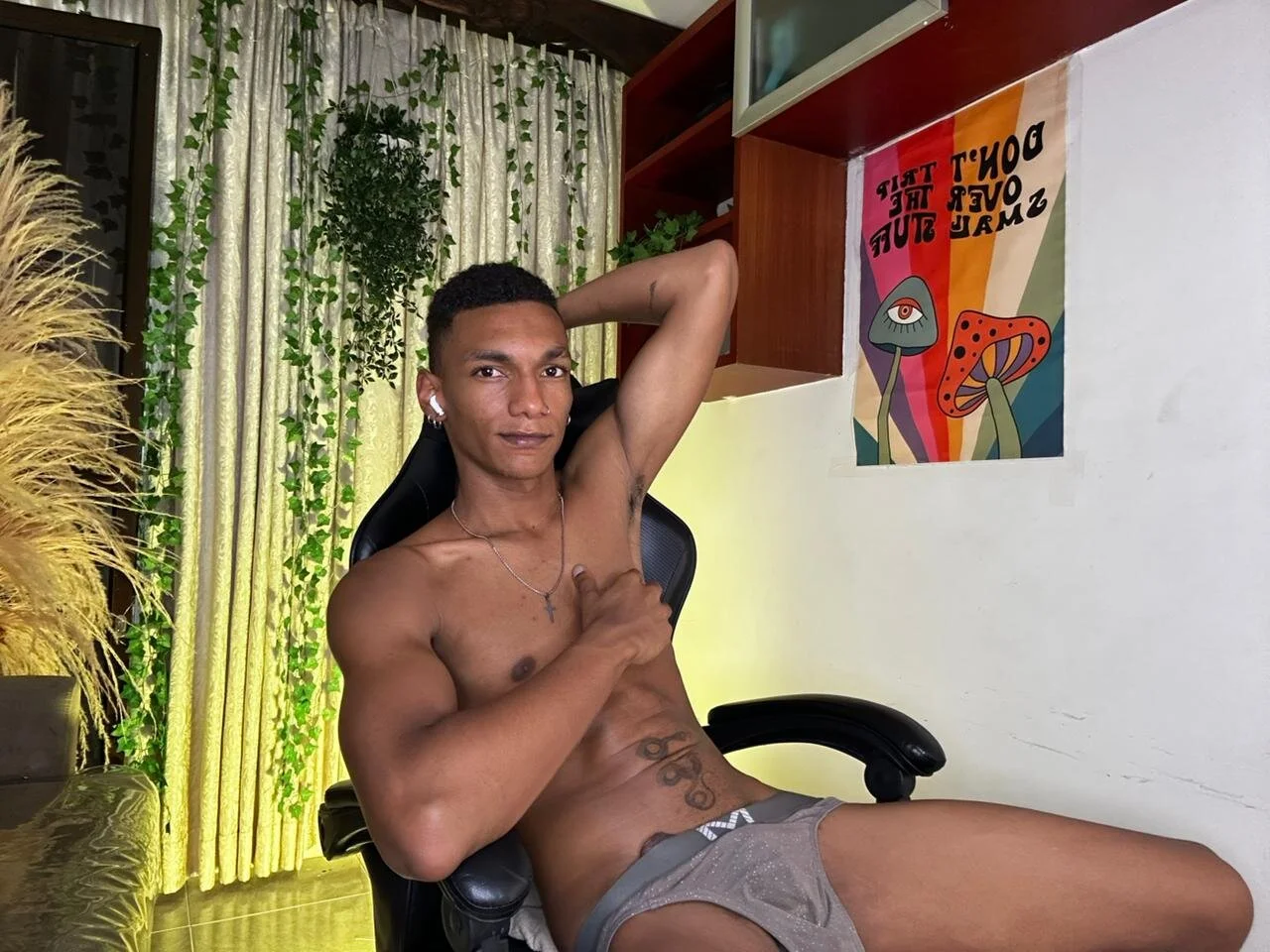 XXX Porn Photo of Nude JulienSaint 33