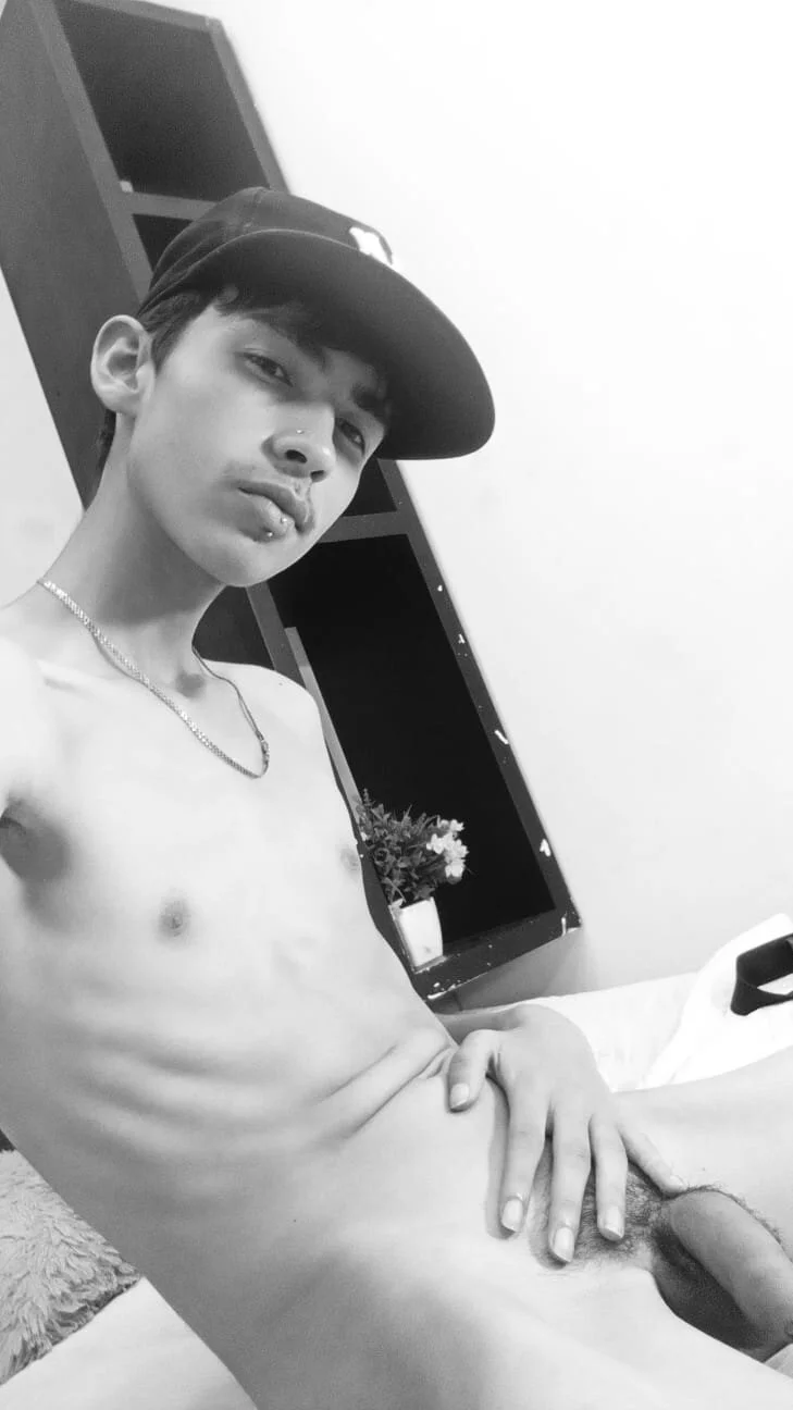 XXX Porn Photo of Nude ttimy_x_boy 1
