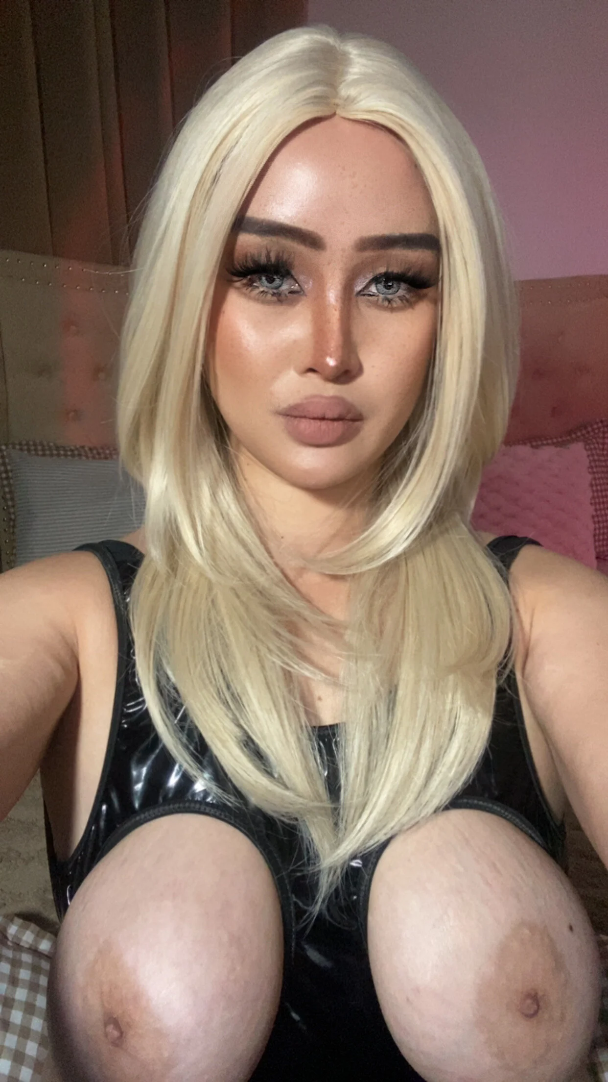 XXX Porn Photo of Nude Miss_solenheu 1