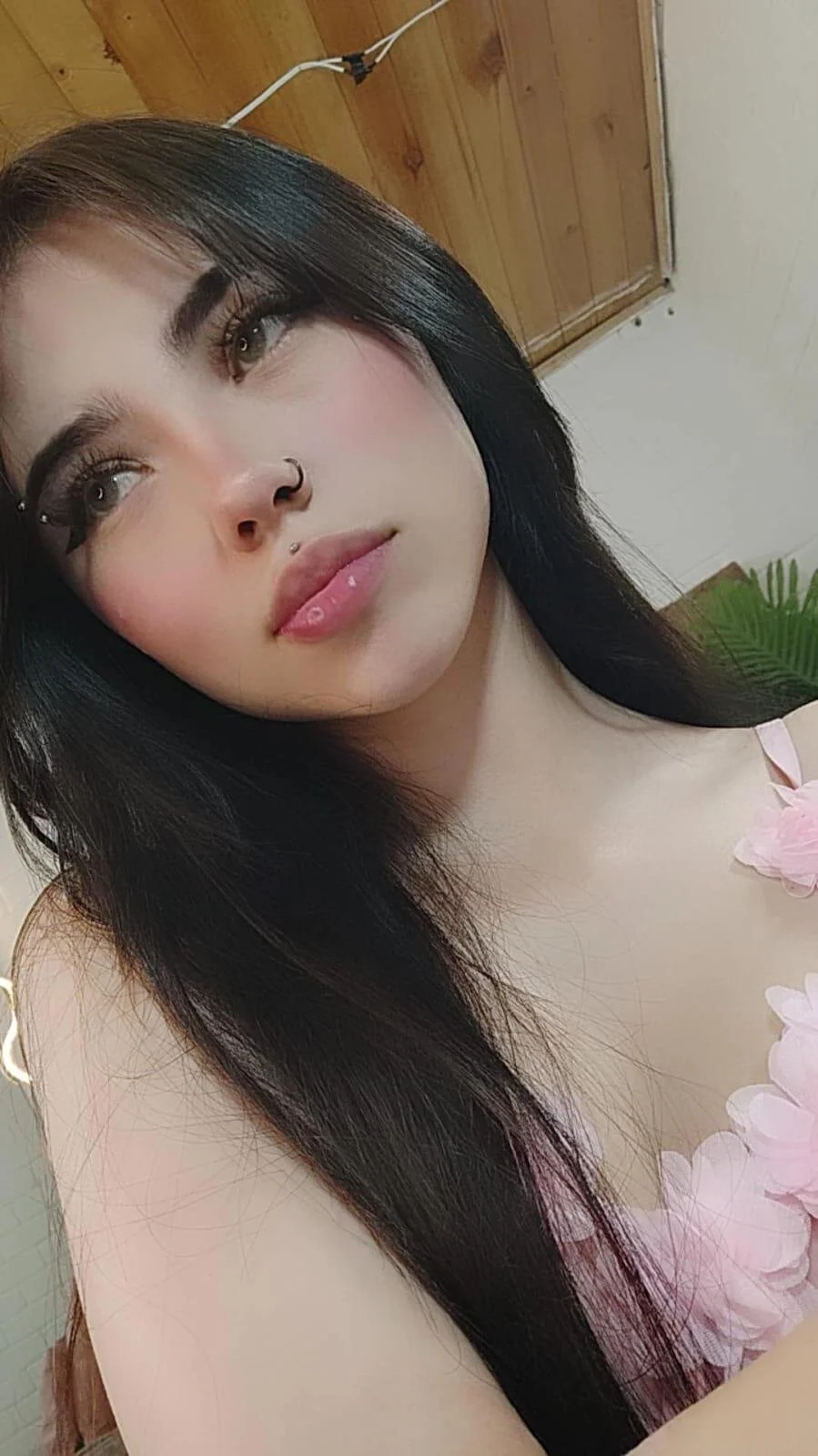 XXX Porn Photo of Nude Roxanne_tay 1