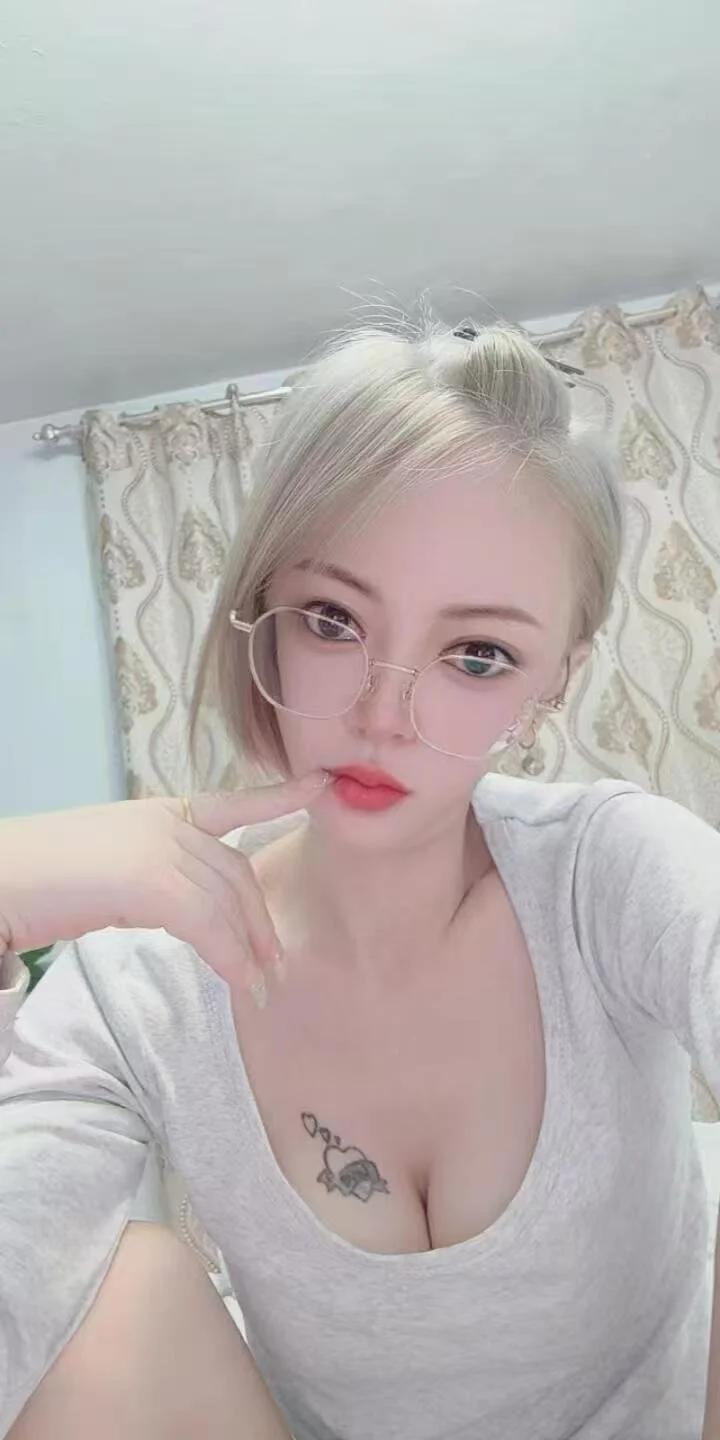 XXX Porn Photo of Nude yezi5999 3