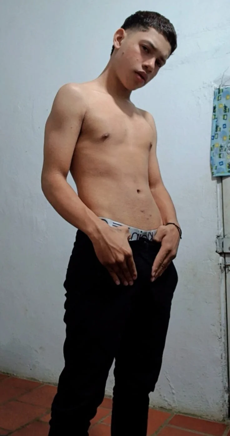 XXX Porn Photo of Nude curious_straight_guy 9