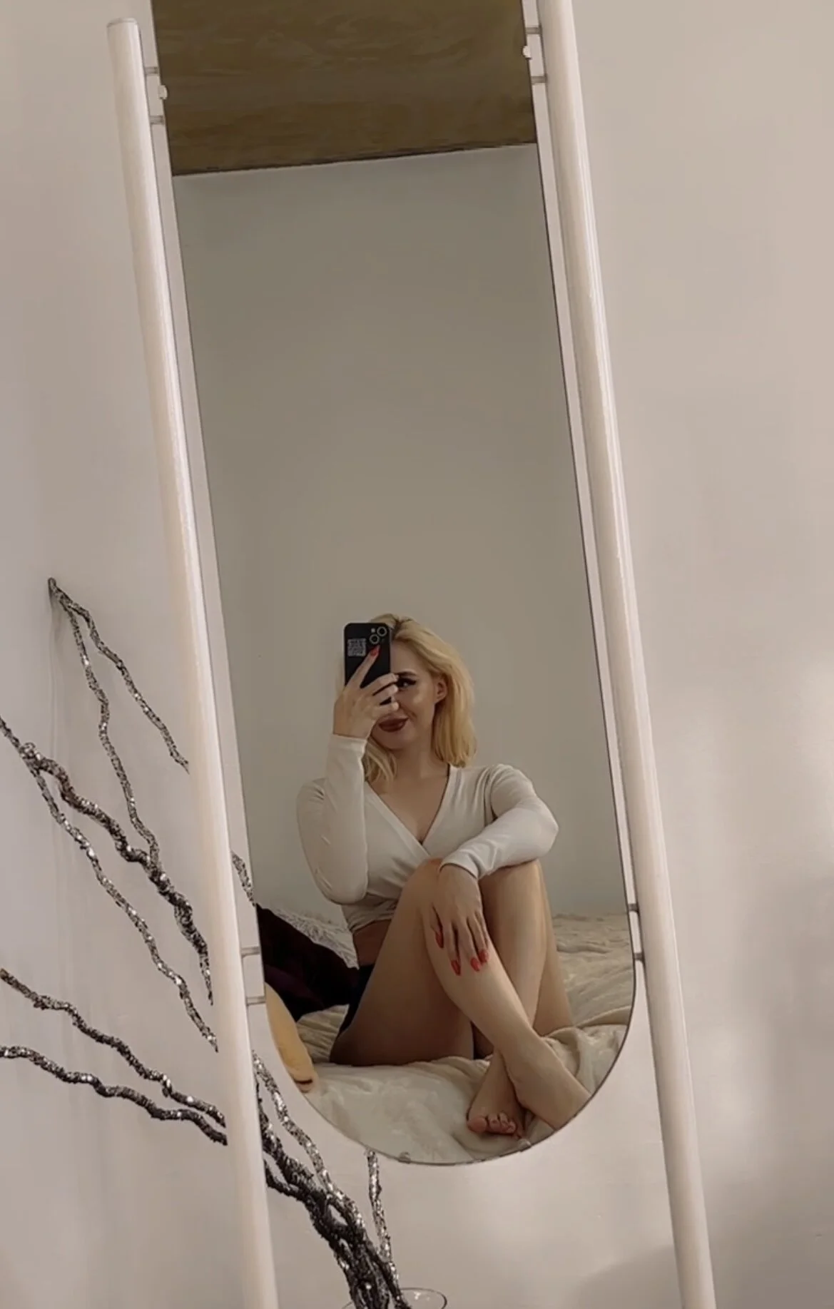 XXX Porn Photo of Nude oliviabr0wn0 7