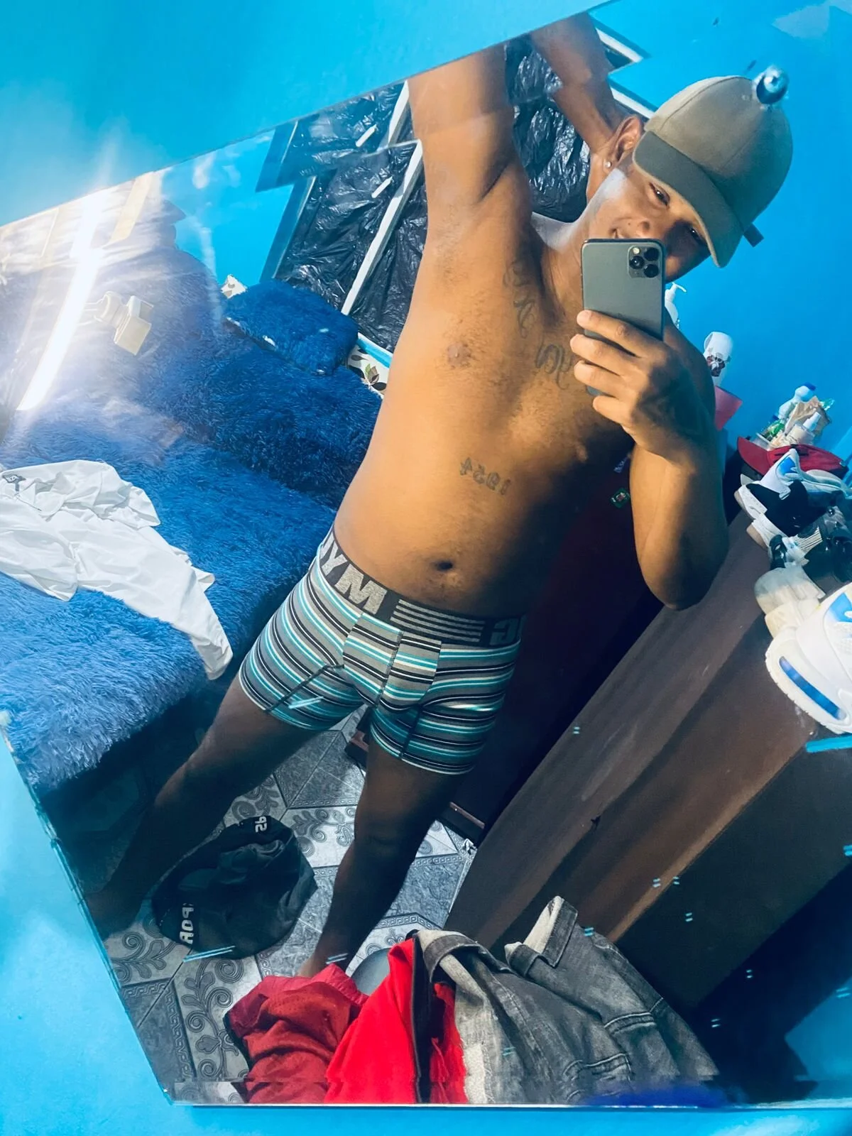 XXX Porn Photo of Nude bombombumnegro 4