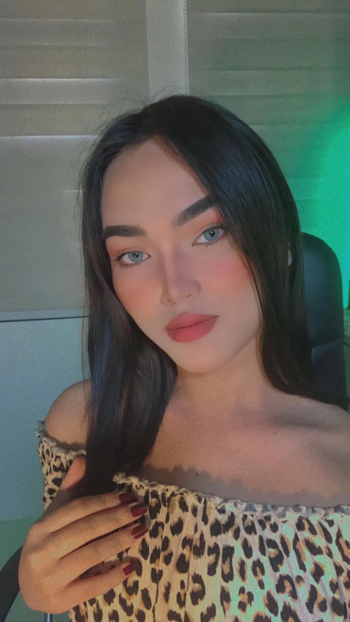 XXX Porn Photo of Nude MoaningKylie 3