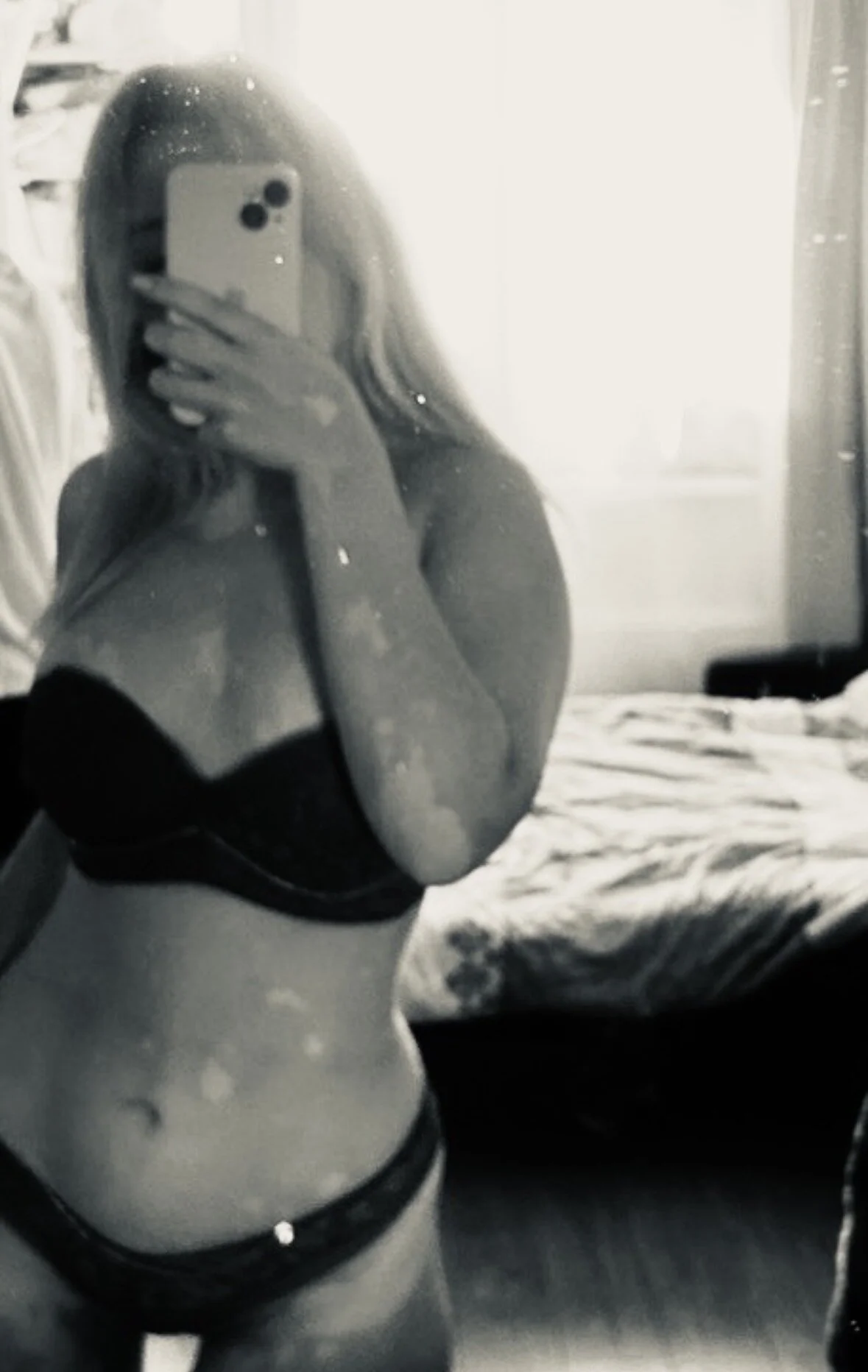 XXX Porn Photo of Nude AnessaroseX 24