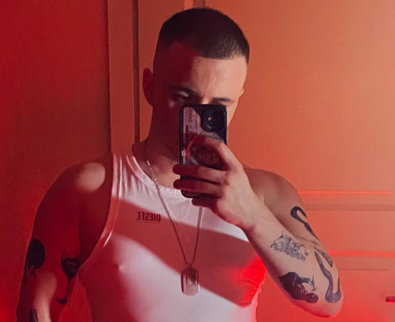 XXX Porn Photo of Nude Vers_gay 32