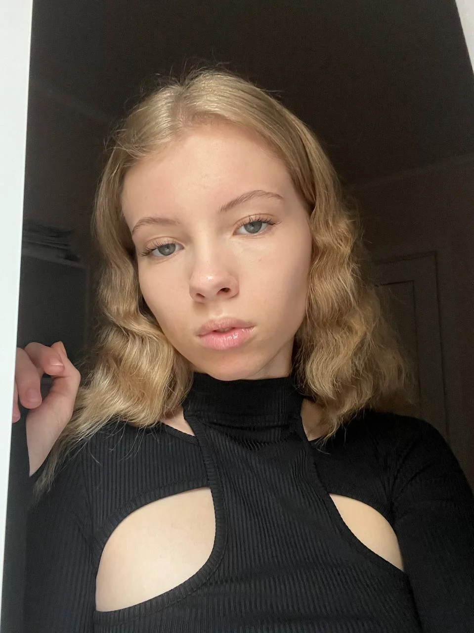 XXX Porn Photo of Nude DebiHost 3