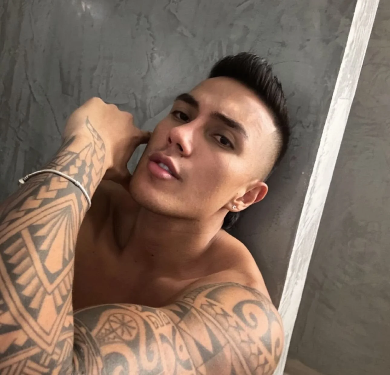 XXX Porn Photo of Nude Aron_Bolt 3