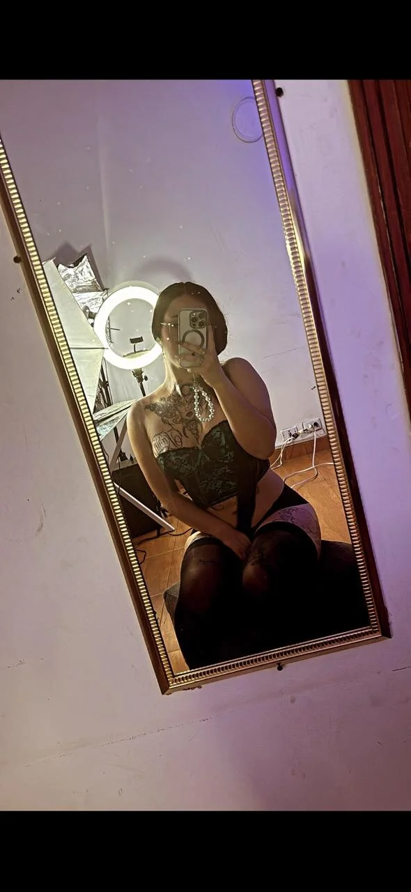 XXX Porn Photo of Nude MedussaThomson 22