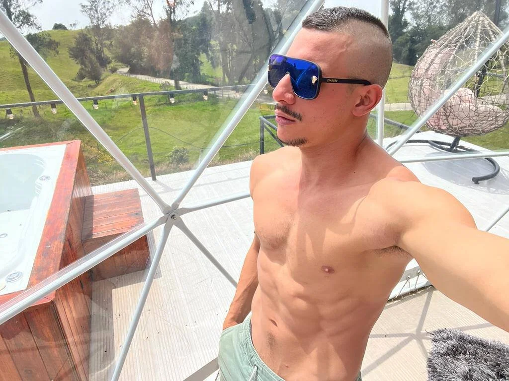 XXX Porn Photo of Nude lazzon_bastion 14