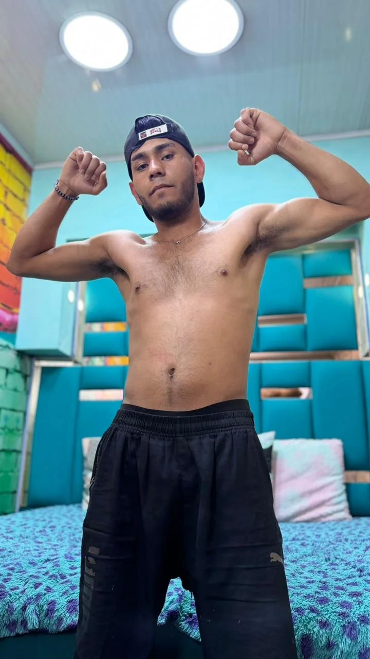 XXX Porn Photo of Nude warmNoah 1