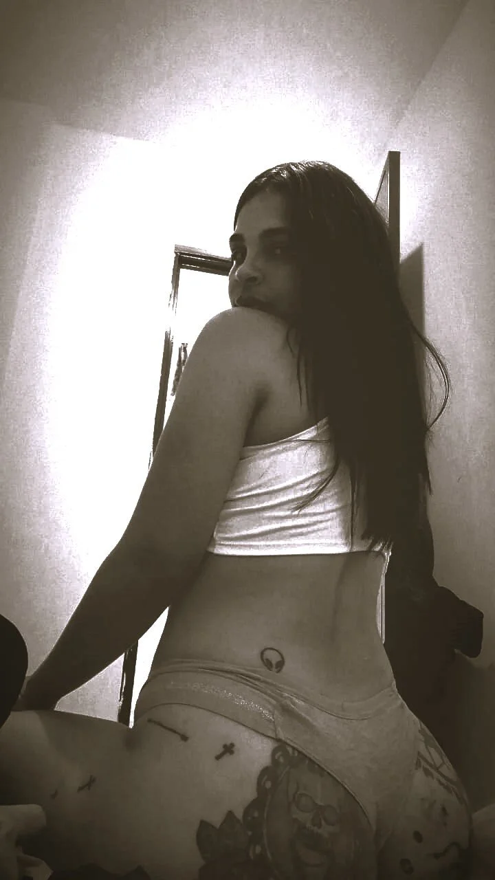 XXX Porn Photo of Nude Laura_hottt 4