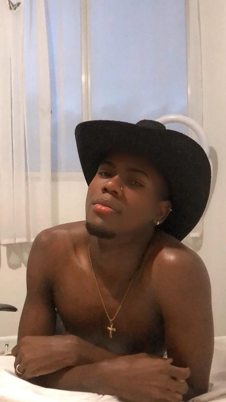 XXX Porn Photo of Nude santi_brown 1