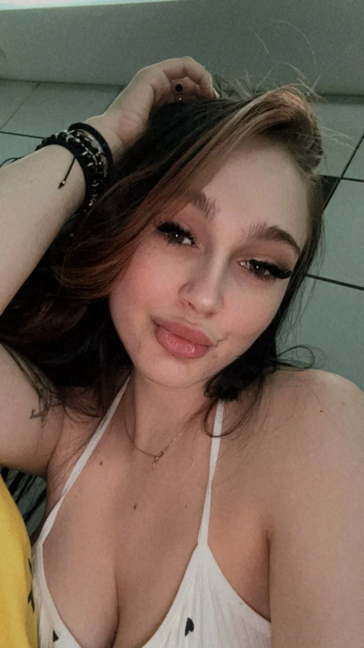XXX Porn Photo of Nude HotBustyBabeX 98