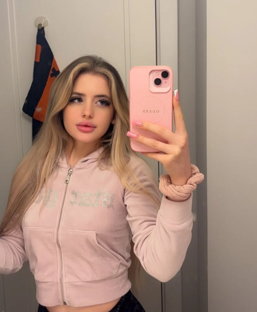 XXX Porn Photo of Nude Holly-Glamour 129