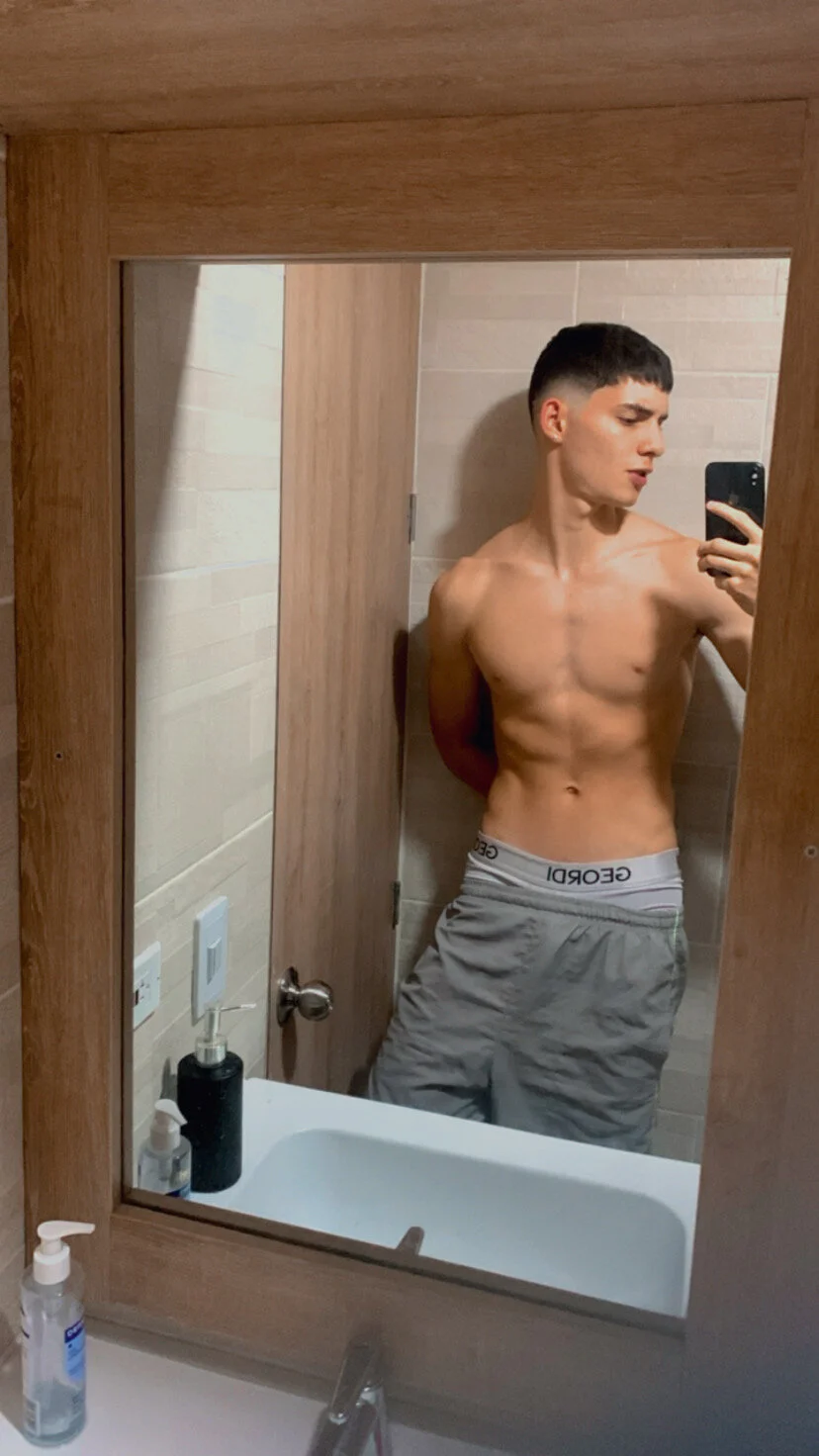 XXX Porn Photo of Nude god_drake 44