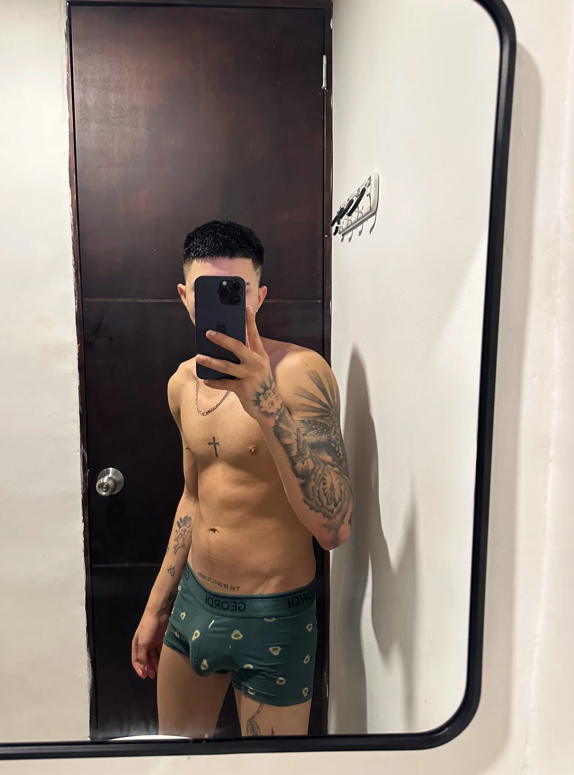 XXX Porn Photo of Nude huge_Santiago 67