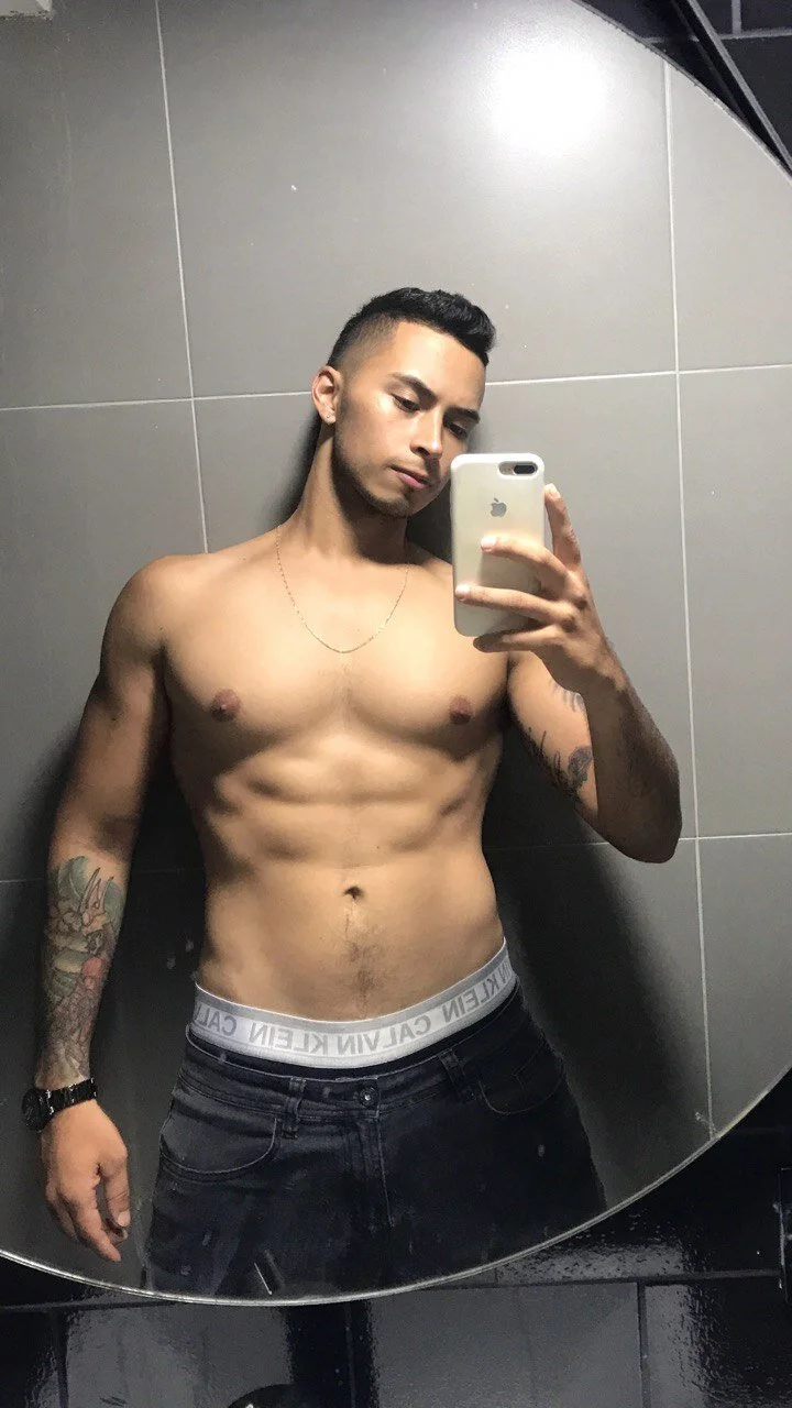 XXX Porn Photo of Nude Brandonflex 6