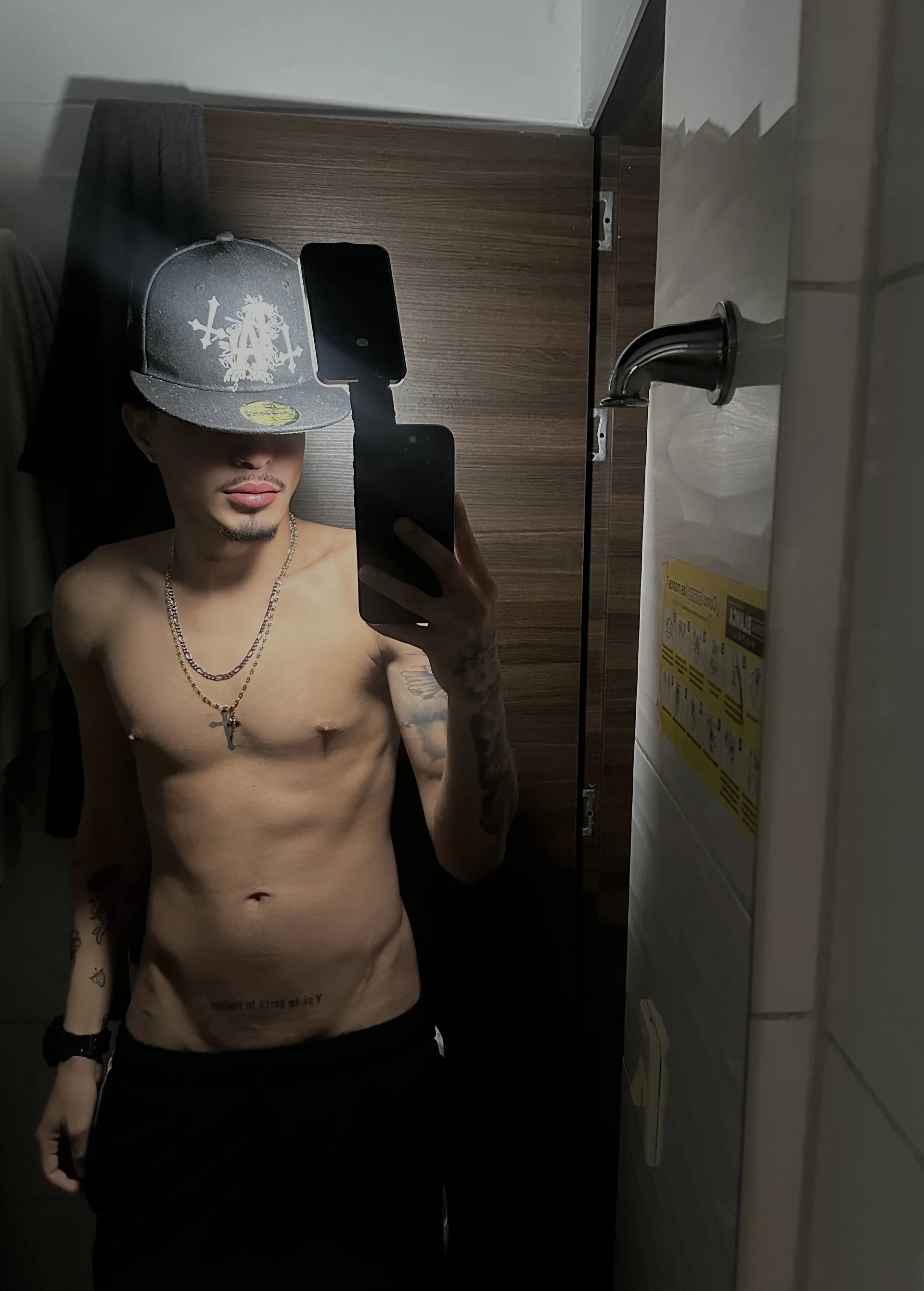 XXX Porn Photo of Nude huge_Santiago 23