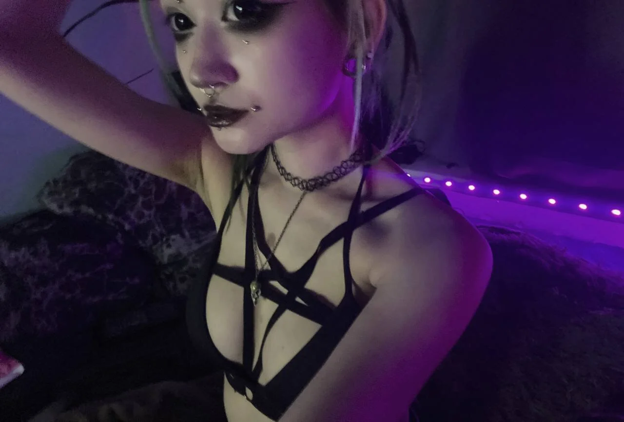 XXX Porn Photo of Nude Milten-Trish 7