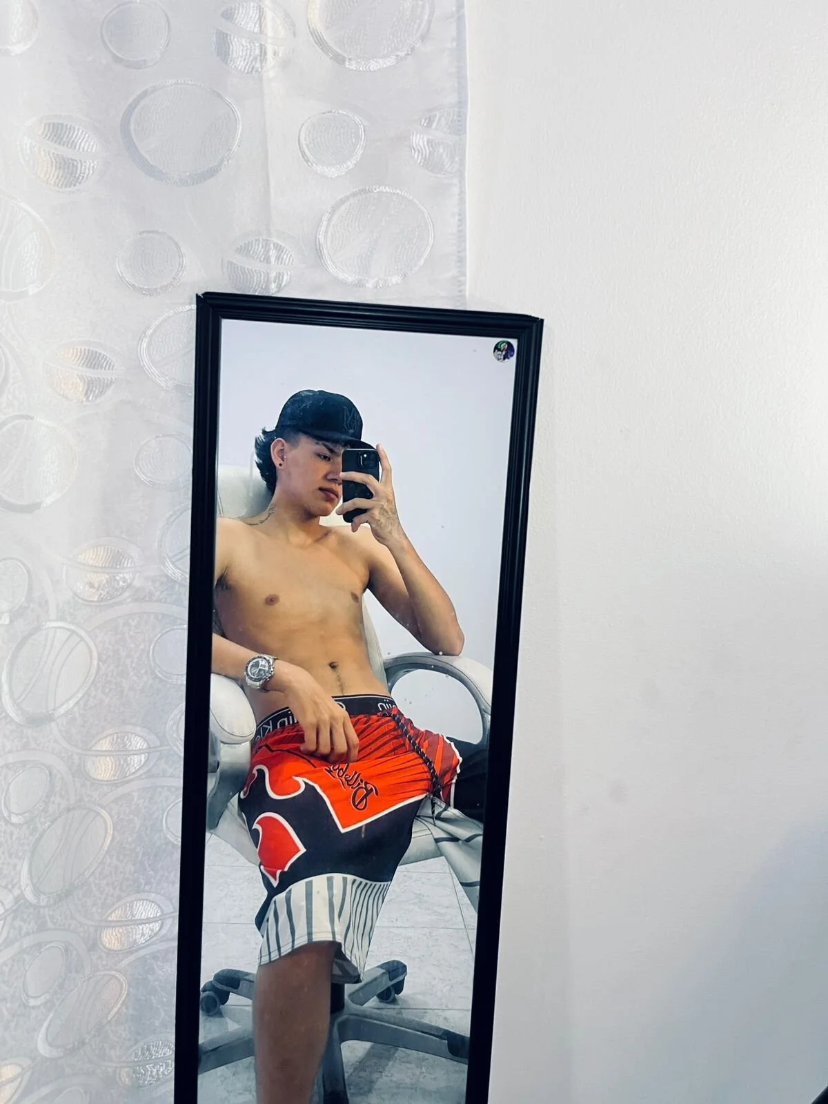 XXX Porn Photo of Nude maxthomson_boy 24