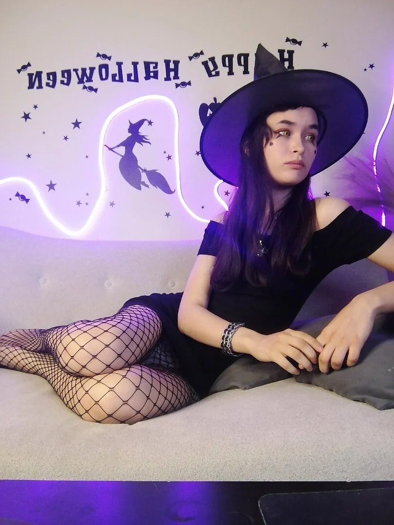 XXX Porn Photo of Nude Emily_Strikeee 8