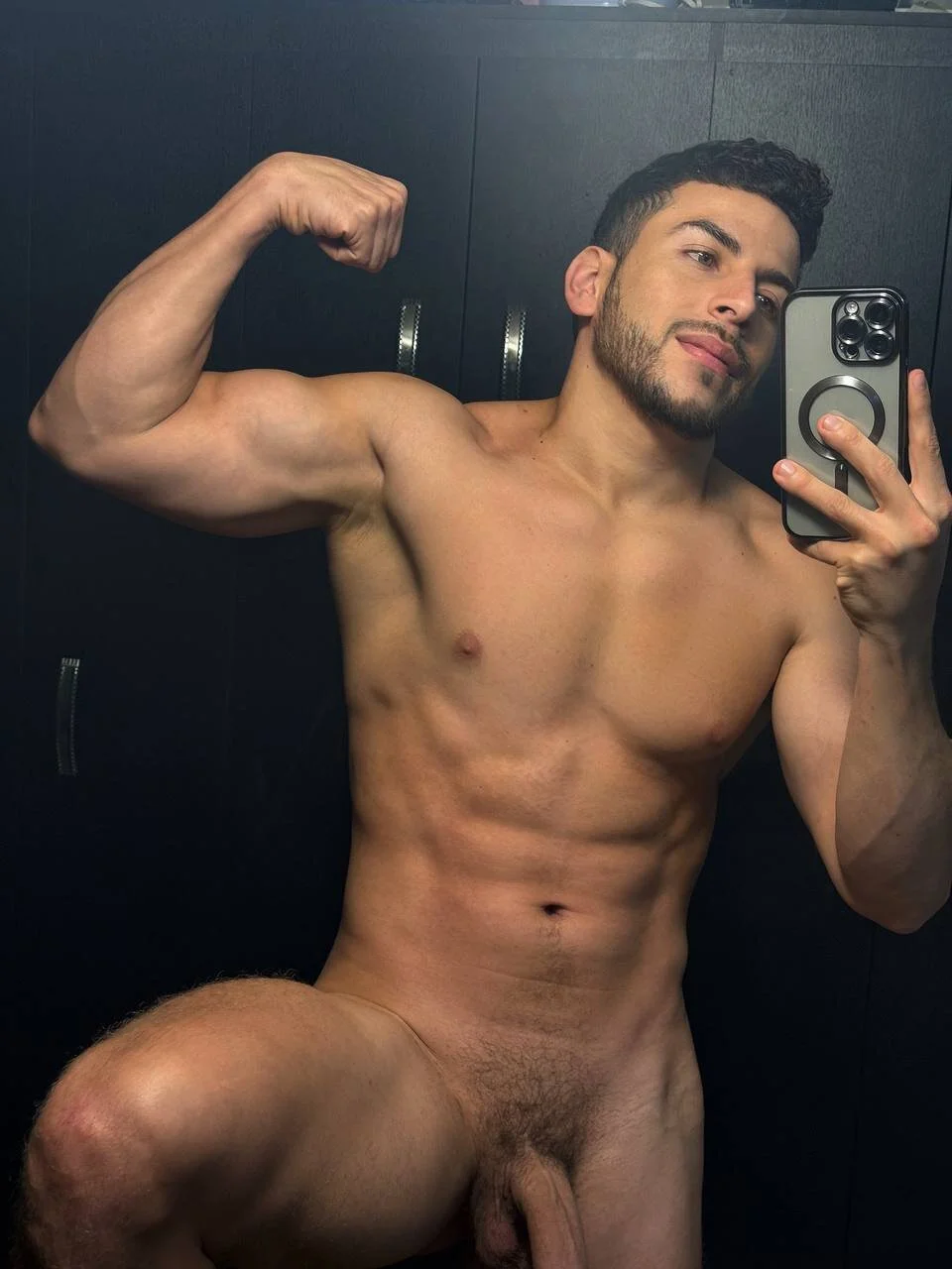 XXX Porn Photo of Nude bayronfit 111