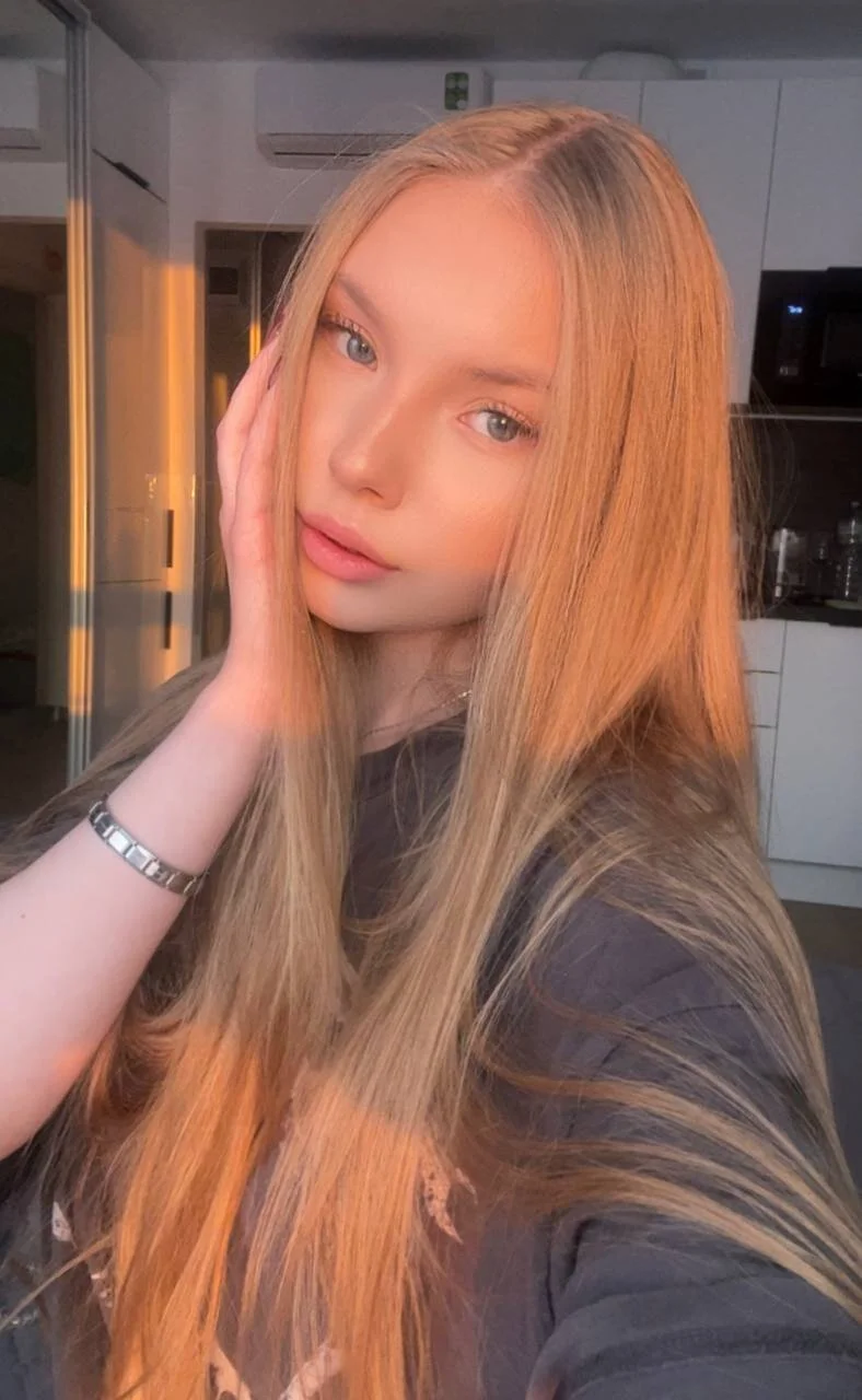 XXX Porn Photo of Nude CarolineNine 7